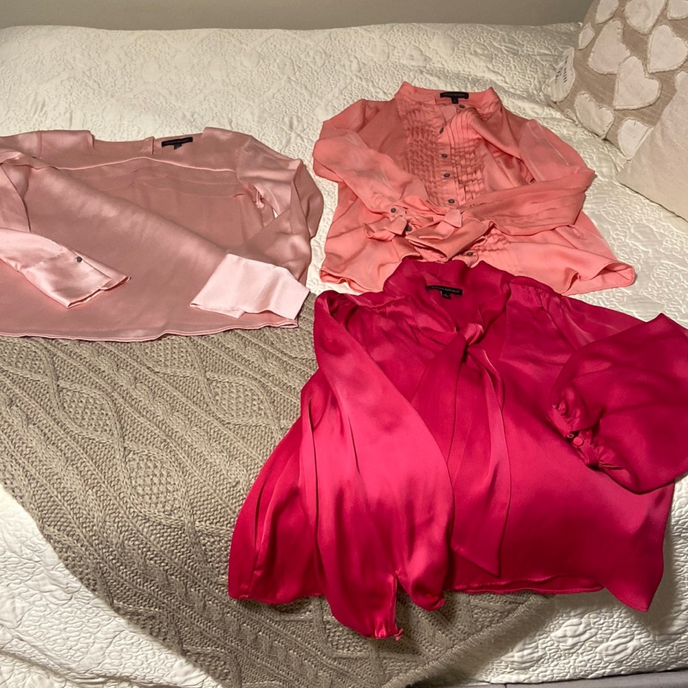 Selling a bundle of (4) banana republic blouses in excellent condition!